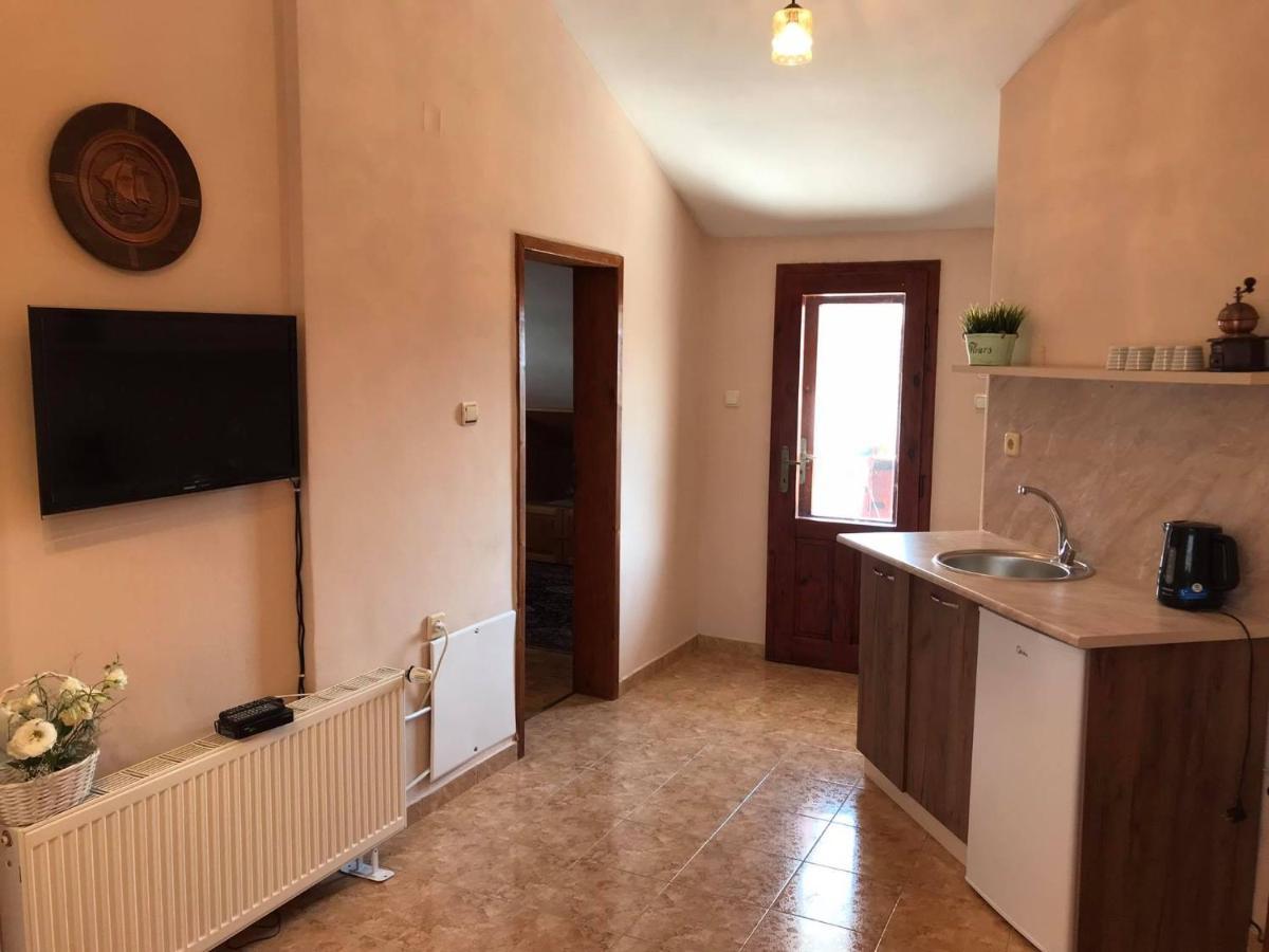 Hotel Къща За Гости Загорски à Kalofer Extérieur photo