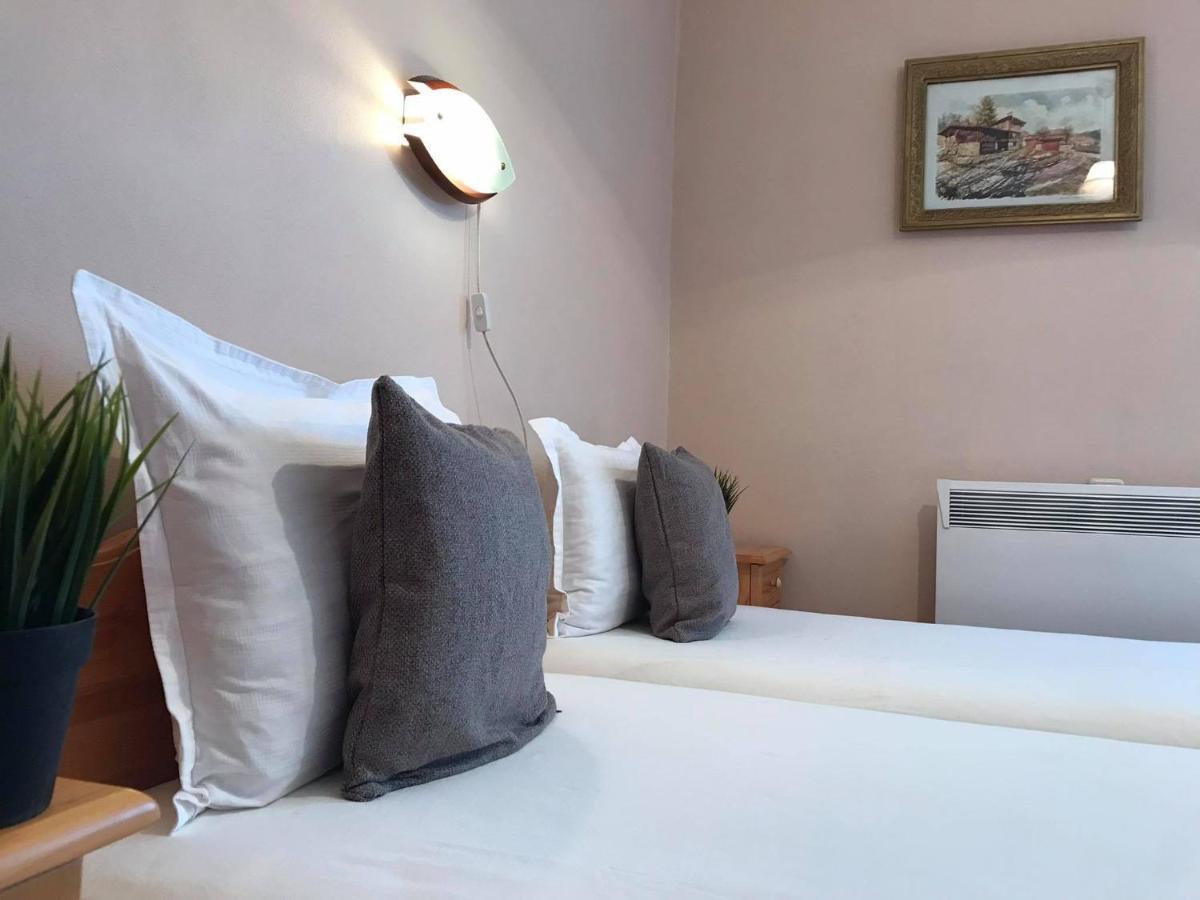 Hotel Къща За Гости Загорски à Kalofer Extérieur photo