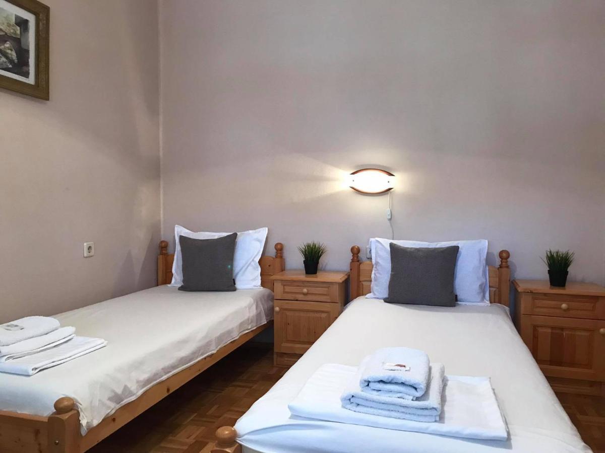 Hotel Къща За Гости Загорски à Kalofer Extérieur photo