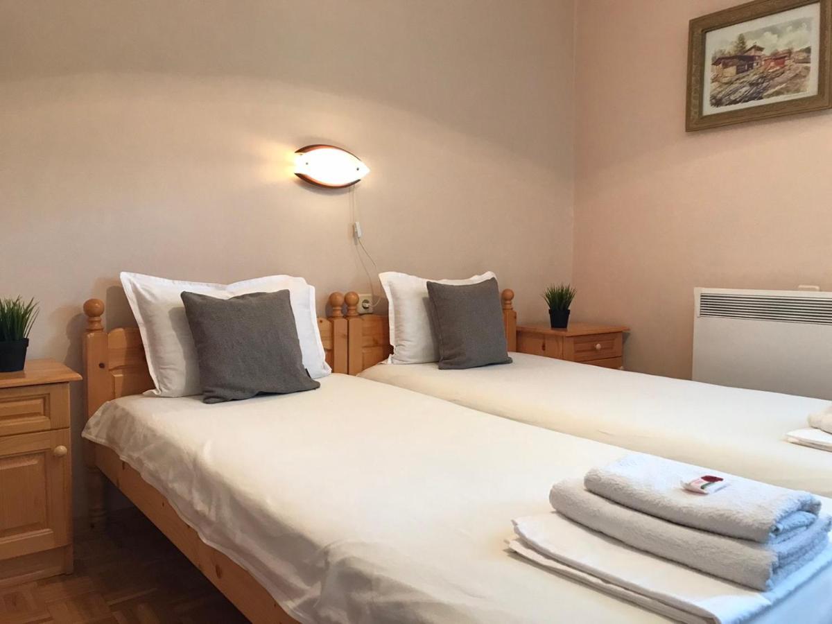 Hotel Къща За Гости Загорски à Kalofer Extérieur photo