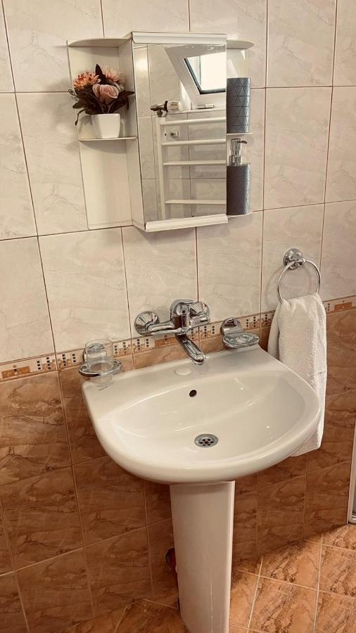 Hotel Къща За Гости Загорски à Kalofer Extérieur photo
