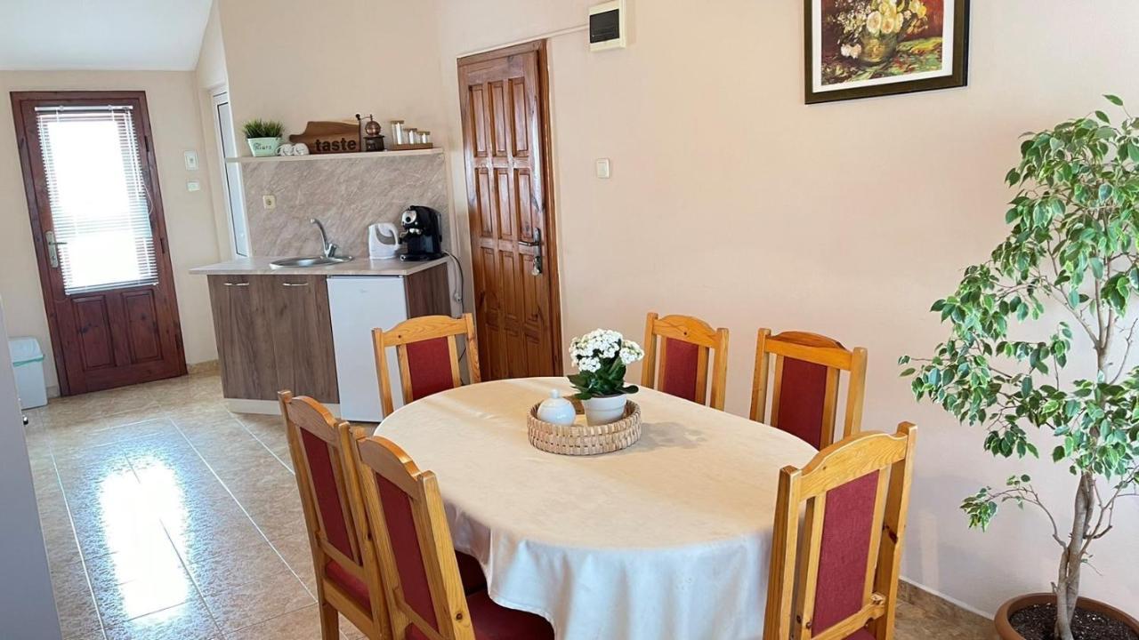 Hotel Къща За Гости Загорски à Kalofer Extérieur photo